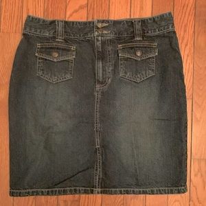 Old Navy blue Jean skirt . Size 8